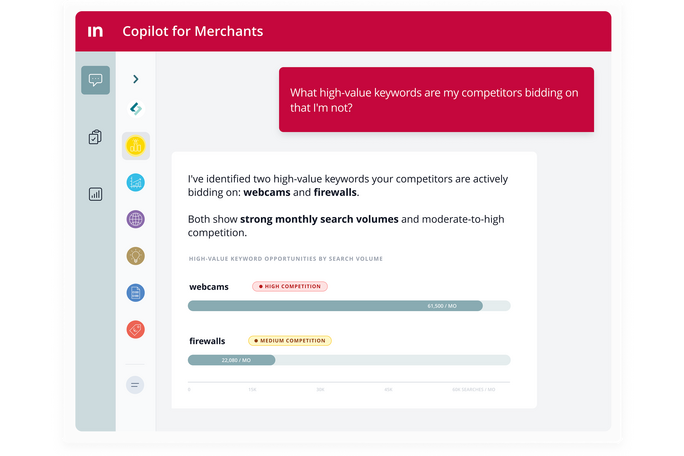 Ansicht des Intershop Competitive Intelligence Agent in Copilot for Merchants, der hochrelevante Wettbewerber-Keywords wie Webcams und Firewalls mit monatlichem Suchvolumen und Wettbewerbsintensität analysiert.